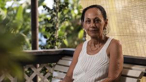 «Mon médecin m’a dit que j’avais le squelette d’une dame de 90 ans», raconte Valérie Voisin, qui avait 11 ans au moment de l’essai nucléaire Centaure en Polynésie.