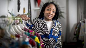 En panne de clientèle, Sanhela Teky, créatrice de mode à Liège, envisage de fermer sa boutique Antilope, le temps du troisième confinement.