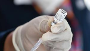 Une étude israélienne indique que le vaccin Pfizer/BioNTech est moins efficace contre le variant sud-africain.