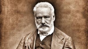 Victor Hugo fut le seul intellectuel à rejeter ce qui était inacceptable dans la Commune de Paris, et consacra tout ce qui lui restait d’énergie à la défense des communards victimes de la terreur versaillaise.