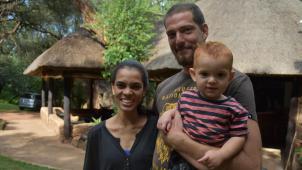 A Low’s Creek, dans l’est du pays, Jeremy a racheté un lodge et créé une famille avec Athina, une Mozambicaine d’origine indo-grecque.