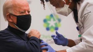 Le 21 décembre 2020, le président américain Joe Biden était vacciné contre le coronavirus en direct à la télévision.