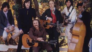 La photo des musiciens de «Déjà Vu» en 1969: Le batteur Dallas Taylor, Graham Nash, Dtephen Stills, Neil Young et le bassiste Greg Reeves. david Crosby est assis.