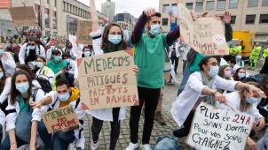 Des centaines de médecins assistants ont manifesté leur mécontentement à Bruxelles. Belga.
