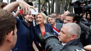 En surfant sur l’ordre et la sécurité, Marine Le Pen profite de la droitisation de la France.
