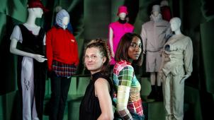 Les championnes olympiques reconverties dans la mode: Olivia Borlée et Elodie Ouédraogo, co-curatrices de l’expo.