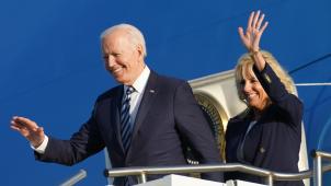 Joe Biden, ici à son arrivée au Royaume-Uni, effectue sa première escapade présidentielle en dehors du territoire des Etats-Unis.