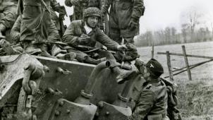 Soldats allemands en opération dans les Ardennes.