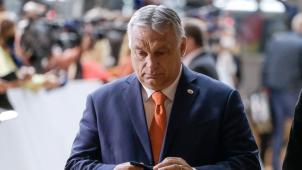 Le Premier ministre hongrois, Viktor Orban, est sous pression au sommet européen: il a été sommé de s’expliquer et appelé à revoir le texte de sa nouvelle loi controversée.