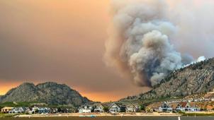 Le nombre d’incendies tourne autour de 300 feux de forêts ces derniers jours, le gouvernement de la province de l’Ouest canadien a dû décréter l’état d’urgence mardi dernier.