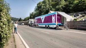 Depuis lundi, un camion de la Province de Liège traverse les communes sinistrées pour apporter une aide médicale et psychologique de première ligne.