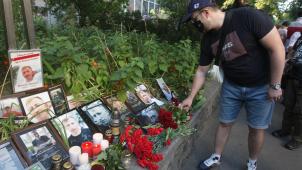 Biélorusses et Ukrainiens ont déposé des fleurs en mémoire de Vitali Chychov.