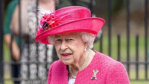 Elizabeth II à son arrivée à Balmoral le 9 août dernier. La nonagénaire entend bien continuer l’exercice de sa charge de souveraine, même si les ennuis s’accumulent.