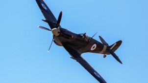 Parmi les avions qui ont marqué la Deuxième Guerre mondiale, le légendaire Supermarine Spitfire de la Royal Air Force.