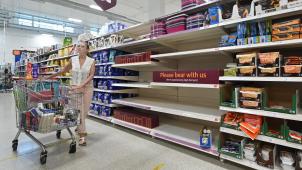 Certains rayons de supermarchés britanniques - ici, à Londres - sont désormais vides faute d’approvisionnement.