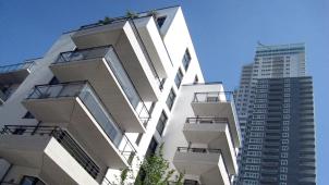 Un résidentiel haut de gamme se développe à Bruxelles le long du canal, comme la tour Up Site avec ses 40 étages.