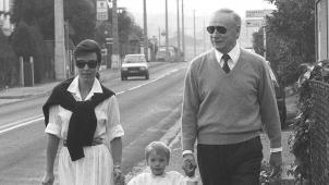 En 1991, Yves Montand et sa femme Carole Amiel accompagnent leur fils Valentin à l