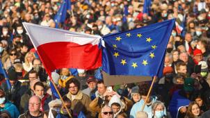 Manifestation à Cracovie contre la récente décision du tribunal constitutionnel remettant en cause la primauté du droit européen: «Gazeta Wyborcza» est résolument à la pointe de tous les combats citoyens et démocratiques.