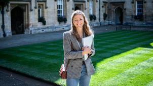 Octobre 2021: c’est l’entrée à l’université d’Oxford, pour trois ans en «histoire et politique».