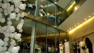 Inauguration des nouveaux locaux du London Stock Exchange en présence de la Reine Elizabeth II, le 27 juillet 2004 à Londres.
