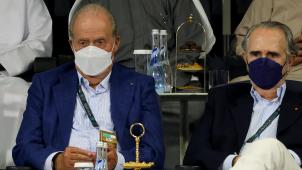 Juan Carlos (à g.) s’est affiché le week-end dernier dans les tribunes d’un tournoi de tennis à Abou Dhabi.