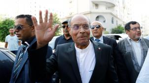 Moncef Marzouki lors de la présentation de sa candidature à l’élection présidentielle de 2019, au deuxième tour de laquelle il apportera son soutien à... Kaïs Saïed.