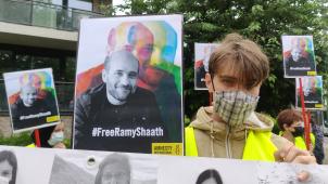 Rassemblement d’activistes d’Amnesty International devant l’ambassade d’Egypte à Bruxelles en juin 2021 réclamant la libération de Ramy Shaath.