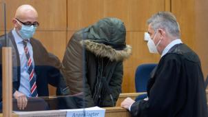 Le médecin syrien Alaa M. est accusé, entre autres, d’avoir torturé des prisonniers en 2011 et 2012. Le procès n’est que le deuxième d’une longue série de procédures en Allemagne contre ces crimes abominables.