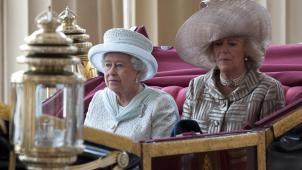 Comme Elizabeth II, la duchesse de Cornouailles arbore des tenues très classiques et aime le décor rural de la haute société du Wiltshire, dont elle est originaire réveillant toutes les nostalgies d’une Angleterre désuète. © Photo News.