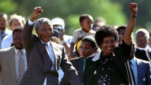 Même si les sanctions ne sont le plus souvent guère efficaces, elles ont pourtant abouti, en Afrique du Sud, à la libération de Nelson Mandela et à la fin de l’apartheid.