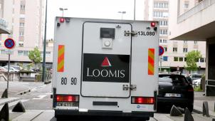 Les convoyeurs de fonds de la société Loomis se déplacent dans des fourgons reconnus pour leur haut niveau de sécurité.
