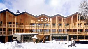 Construit au départ d’un petit hôtel local, le Lodji est devenu une structure réellement impressionnante.  Se trouvant en face des pistes, le skieur ne peut pas le manquer....