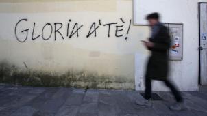 «Gloire à toi!» Pas d’émeutes en Corse ce mardi, plutôt des hommages. La question étant de savoir si le calme va perdurer.