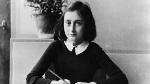 Anne Frank est connue pour son journal intime rédigé entre 1942 et 1944 alors qu