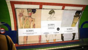 Novembre 2017. Grande expo Egon Schiele à Vienne. Hambourg, Cologne, Londres refusent les affiches représentant des corps nus. Du coup, Vienne barre les seins et les sexes d’un avertissement: «Désolés, cent ans d’âge mais toujours trop osé aujourd’hui.» Et ajoute: «Voyez le tout à Vienne.»