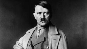 Un portrait officiel d’Adolf Hitler. A rebrousse-poil de la légende qu’il a voulu se donner, le dictateur était un inculte doublé d’un «traîne-savates».