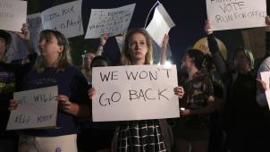 «Nous n’irons pas en arrière», refuse cette manifestante devant la Cour suprême à Washington.