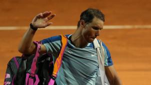 Rafael Nadal quitte le tournoi de Rome la tête basse, battu dès le troisième tour. Une fin de carrière qui approche et fait trembler les autorités du tennis.