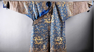 Chine, robe de cour d’été en soie (4.500-5.000€).