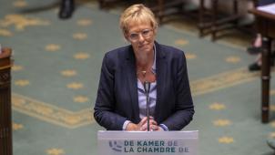 A la Chambre jeudi, Karine Lalieux, ministre des Pensions, a répliqué à Eva De Bleeker, secrétaire d’Etat au Budget qui n’avait mise en cause.