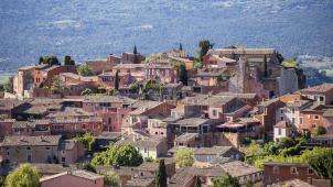 La France arrive deuxième dans l’achat par les Belges d’une seconde résidence à l’étranger (derrière l’Espagne). Ici, le village de Roussillon dans le Vaucluse.