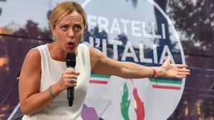 Le parti de Giorgia Meloni séduit presque 23% des électeurs, alors que l’alliance des droites, qui comprend aussi Forza Italia, dirigée par Silvio Berlusconi, ainsi que la Ligue de Matteo Salvini, pourrait obtenir jusqu’à 46,6% des voix.