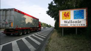 Près de 660.600 Wallons (18,7% de la population de la Région) sont exposés à plus de 55 dB(A) le long des axes routiers dont le trafic dépasse trois millions de véhicules par an.