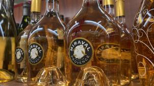 Dans le monde du vin, le Miraval porte l’empreinte de Brad Pitt et a su s’imposer, auréolé du prix du «meilleur rosé du monde» en 2013.