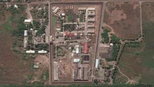La prison d’Olenivka dans la région du Donetsk occupée par les Russes a été bombardée mercredi. Kiev et Moscou s’accusent mutuellement de ce crime qui a fait 50 victimes parmi les prisonniers ukrainiens.