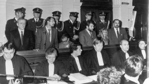 Michel Cocu, Michel Baudet, Adriano Vittorio, Jean-Claude Estiévenart, Josiane De Bruyn et Kaci Bouaroudj assistent le 18 janvier 1988 à la première de quatre audiences chahutées.