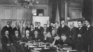 Le premeir congrès Solvay, en 1911. Toutes les stars de la physique, dont Einstein et Marie Curie, sont là, au Métropole.