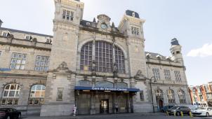 La gare de Verviers accueillera dès 1843 le train. C’était le temps béni où Verviers était la cité lainière de référence.
