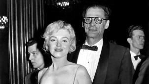 Avec son mari, Arthur Miller.