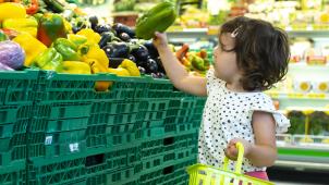 Dans les supermarchés, les volumes écoulés de fruits et de légumes piquent du nez à cause de l’inflation et du retour aux habitudes pré-covid.